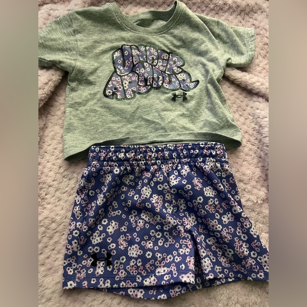 Under Armour 2 piece outfit size 18M